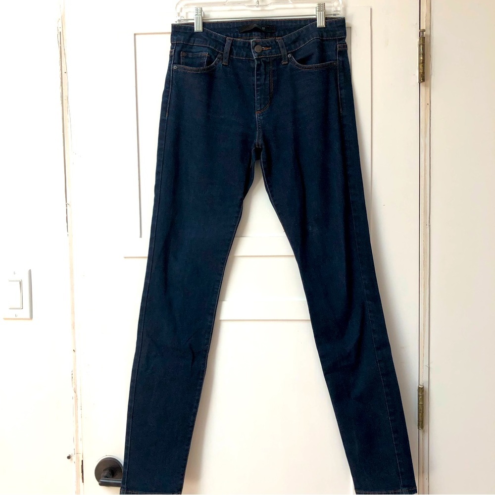 Joe’s Jeans the Skinny ankle jean medium dark wash very stretchy 27